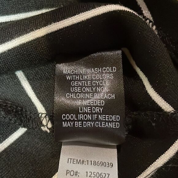 Torrid women’s plus size short sleeve top. Size 00. - Picture 6 of 7